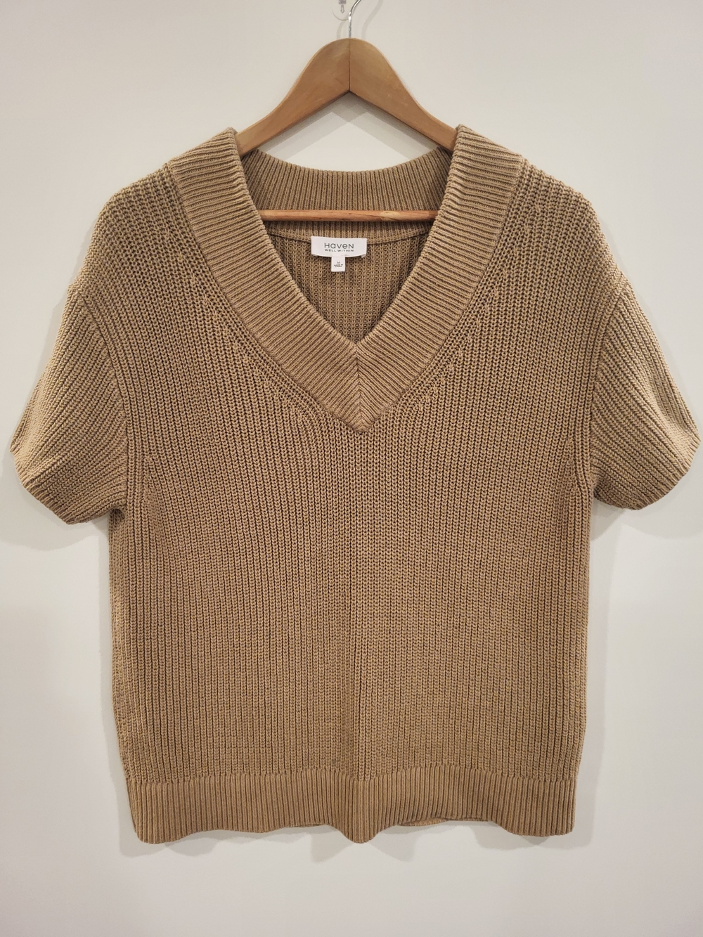 Haven Well Within Organic Cotton V-Neck Short Sleeve Knit Sweater in Camel M